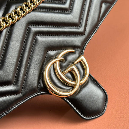 MARMONT SHOULDER BAG 40 IN BLACK CALFSKIN GOLD CHAIN