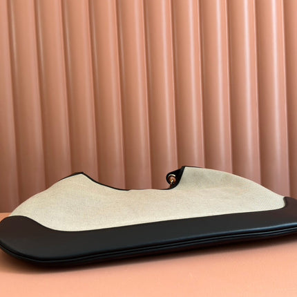 BODY MEDIUM SHOULDER BAD 49 IN NATURAL CANVAS AND BLACK CALFSKIN GOLD HARDWARE