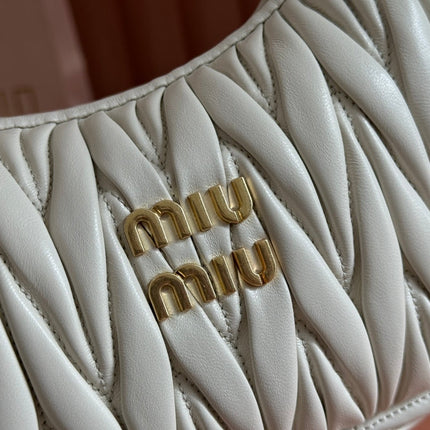 WANDER MATELASSÉ HANDBAG 23 IN WHITE LAMBSKIN