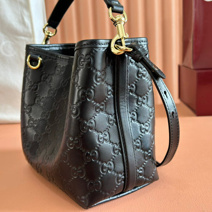 GUCCI 26S HAND BAG 19 IN BLACK CALFSKIN WITH MONOGRAM PATTERN