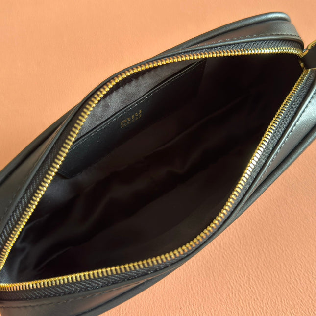 MIUMIU 26S POUCH BAG 20 IN BLACK CALFSKIN GOLD HARDWARE