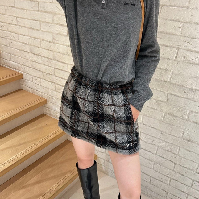MIUMIU PLAID MINI SKIRT STYLE 654