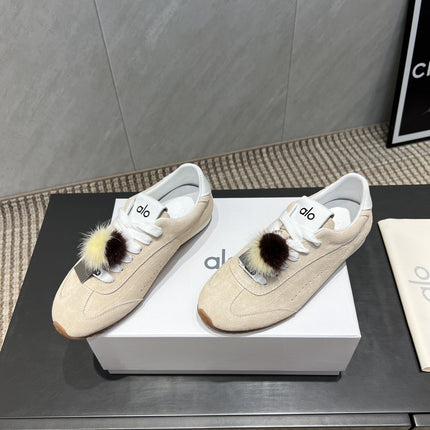 ALO 25S SUNSET SNEAKER IN BEIGE SUEDE WITH PUFF CHARM