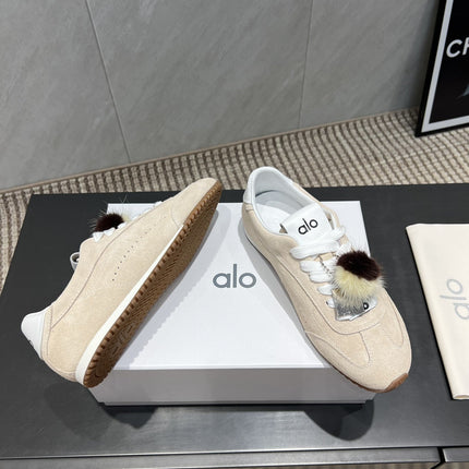 ALO 25S SUNSET SNEAKER IN BEIGE SUEDE WITH PUFF CHARM