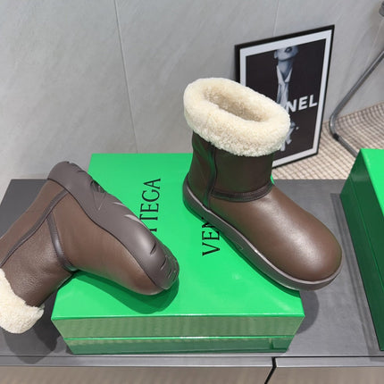 BOTTEGA VENETA 26S FUR-LINED ANKLE BOOTS IN DARK BROWN CALFSKIN AND WHITE WOOL