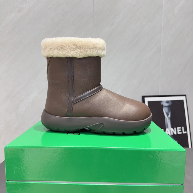 BOTTEGA VENETA 26S FUR-LINED ANKLE BOOTS IN DARK BROWN CALFSKIN AND WHITE WOOL
