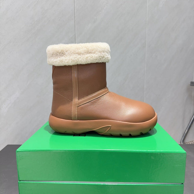 BOTTEGA VENETA 26S FUR-LINED ANKLE BOOTS IN BROWN CALFSKIN AND WHITE WOOL