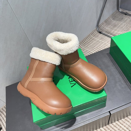 BOTTEGA VENETA 26S FUR-LINED ANKLE BOOTS IN BROWN CALFSKIN AND WHITE WOOL