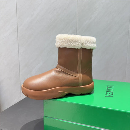 BOTTEGA VENETA 26S FUR-LINED ANKLE BOOTS IN BROWN CALFSKIN AND WHITE WOOL