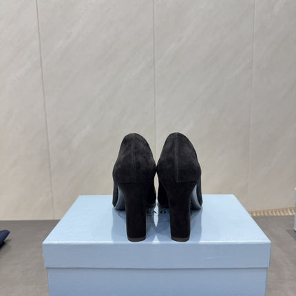 PRADA 26S SQUARE TOE HIGH HEELS 85MM IN BLACK SUEDE WITH LOGO