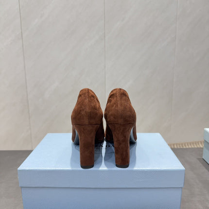 PRADA 26S SQUARE TOE HIGH HEELS 85MM IN CARAMEL BROWN SUEDE WITH LOGO