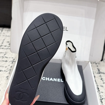 CHANEL 26S ZIPPER BOOTS IN WHITE MIX BLACK FABRIC AND LAMBSKIN