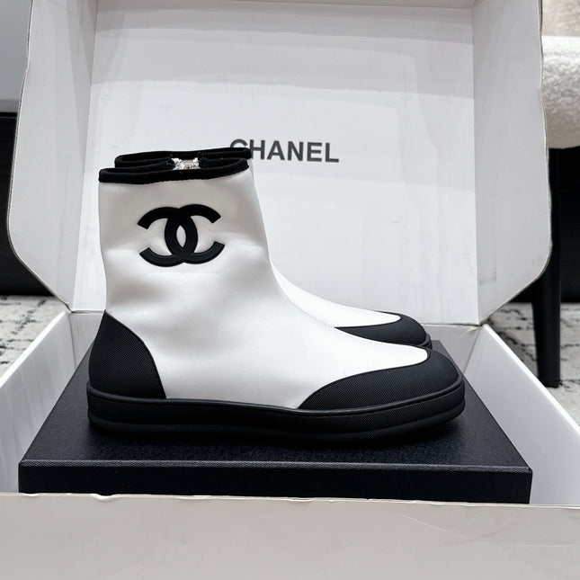 CHANEL 26S ZIPPER BOOTS IN WHITE MIX BLACK FABRIC AND LAMBSKIN
