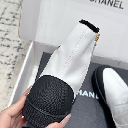 CHANEL 26S ZIPPER BOOTS IN WHITE MIX BLACK FABRIC AND LAMBSKIN