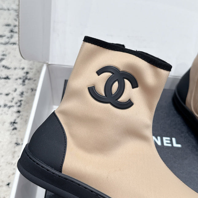 CHANEL 26S ZIPPER BOOTS IN BEIGE MIX BLACK FABRIC AND LAMBSKIN