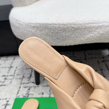 BOTTEGA VENETA 26S TWIST-STRAP SANDALS IN BEIGE LAMBSKIN