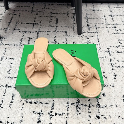 BOTTEGA VENETA 26S TWIST-STRAP SANDALS IN BEIGE LAMBSKIN