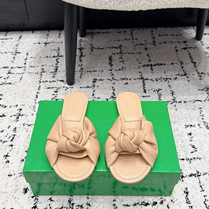 BOTTEGA VENETA 26S TWIST-STRAP SANDALS IN BEIGE LAMBSKIN