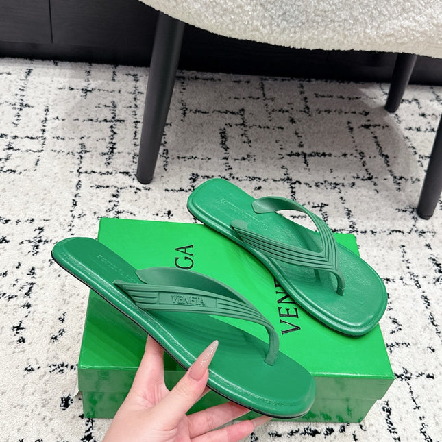 BOTTEGA VENETA 26S THONG SANDALS IN GREEN TPU