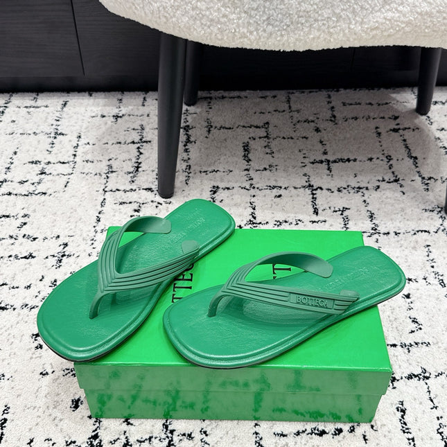 BOTTEGA VENETA 26S THONG SANDALS IN GREEN TPU
