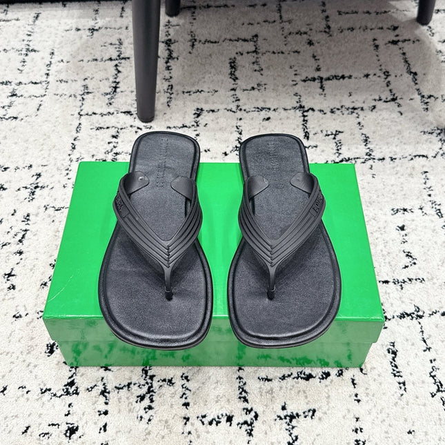 BOTTEGA VENETA 26S THONG SANDALS IN BLACK TPU