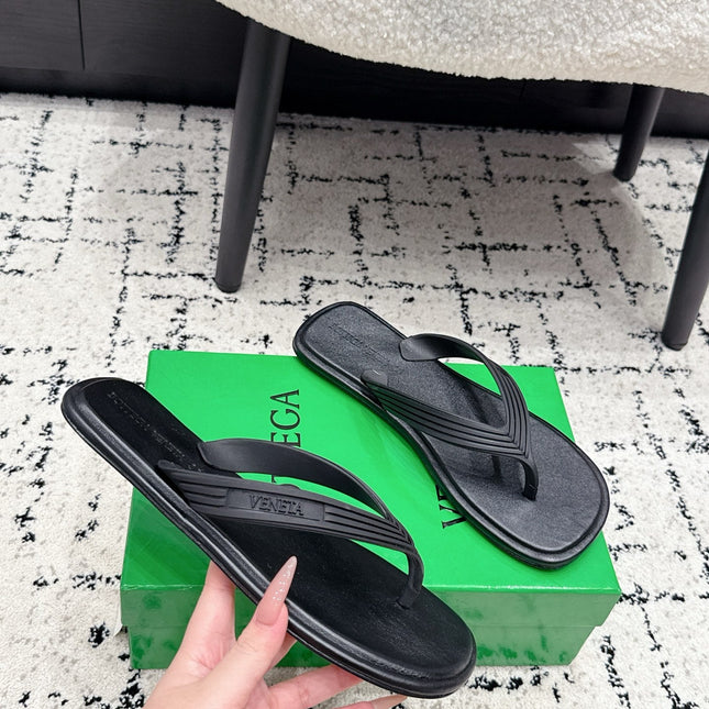 BOTTEGA VENETA 26S THONG SANDALS IN BLACK TPU