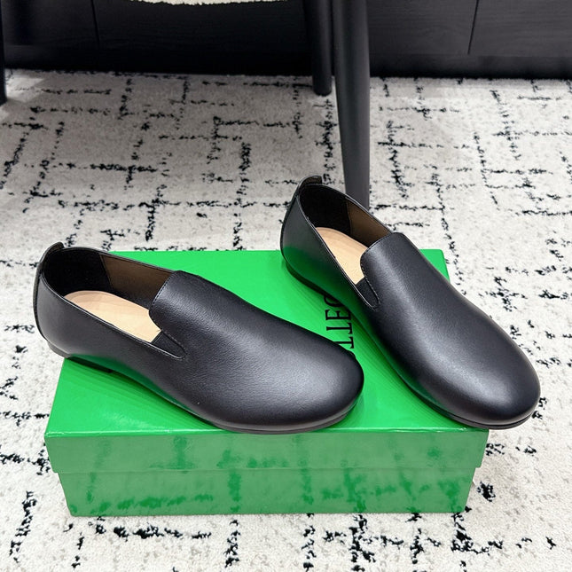 BOTTEGA VENETA 26S FLAT LOAFERS IN BLACK CALFSKIN
