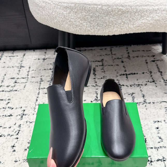 BOTTEGA VENETA 26S FLAT LOAFERS IN BLACK CALFSKIN