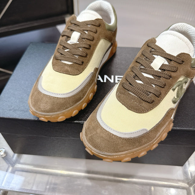 CHANEL 26S LOW TOP SNEAKERS IN BROWN SUEDE AND GREEN FABRIC WITH RUBBER SOLE