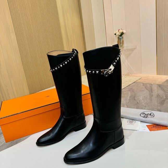 HM 25S KNEE-HIGH FLAT BOOTS IN BLACK LAMBSKIN WITH SILVER HARDWARE