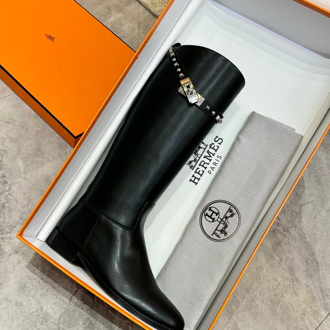 HM 25S KNEE-HIGH FLAT BOOTS IN BLACK LAMBSKIN WITH SILVER HARDWARE