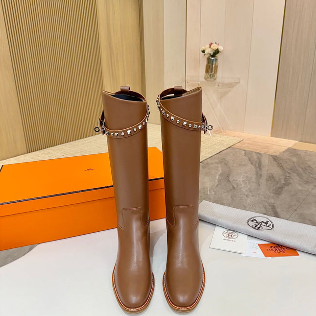 HM 25S KNEE-HIGH FLAT BOOTS IN BROWN LAMBSKIN WITH SILVER HARDWARE