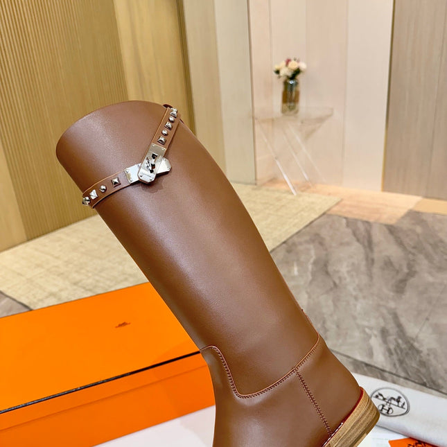 HM 25S KNEE-HIGH FLAT BOOTS IN BROWN LAMBSKIN WITH SILVER HARDWARE