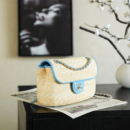 CHANEL 26S CLASSIC FLAP MEDIUM 23 IN NATURAL RAFFIA AND LIGHT BLUE CALFSKIN GOLD HARDWARE