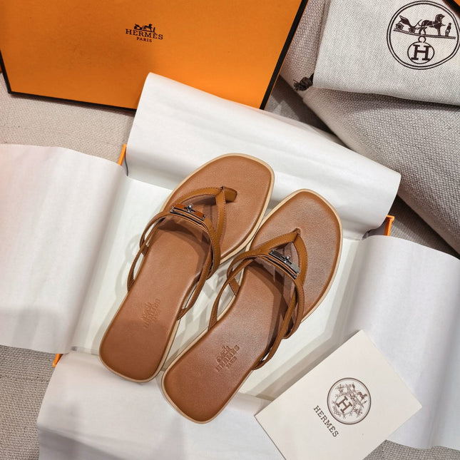 HM 26S KELLY BUCKLE THONG SANDALS IN CARAMEL BROWN CALFSKIN SILVER HARDWARE