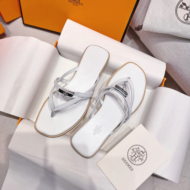 HM 26S KELLY BUCKLE THONG SANDALS IN WHITE CALFSKIN SILVER HARDWARE