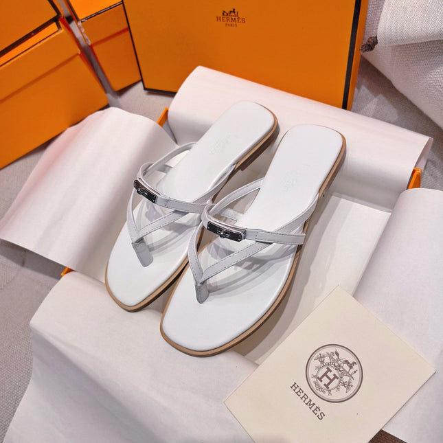 HM 26S KELLY BUCKLE THONG SANDALS IN WHITE CALFSKIN SILVER HARDWARE