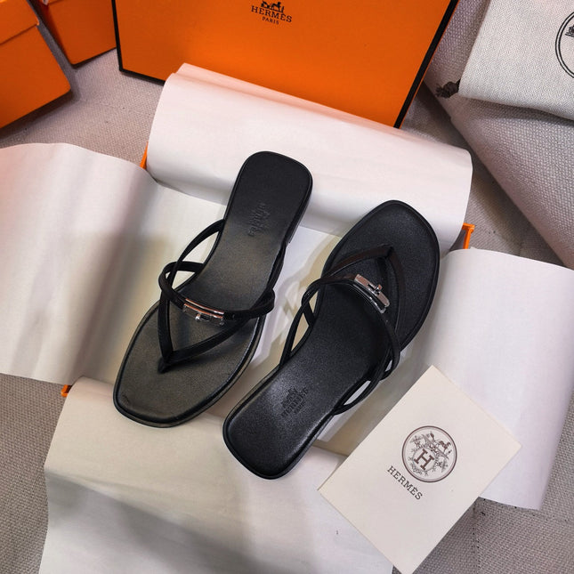 HM 26S KELLY BUCKLE THONG SANDALS IN BLACK CALFSKIN SILVER HARDWARE