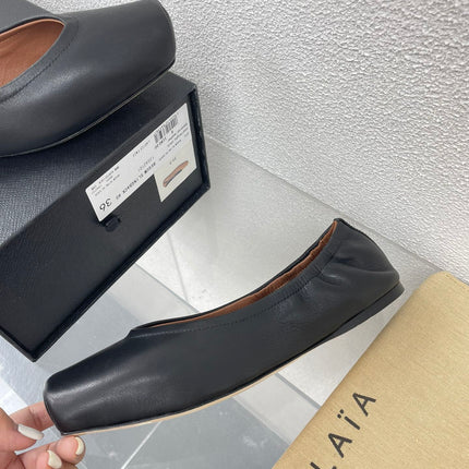 ALAIA BALLET FLATS IN BLACK CALFSKIN