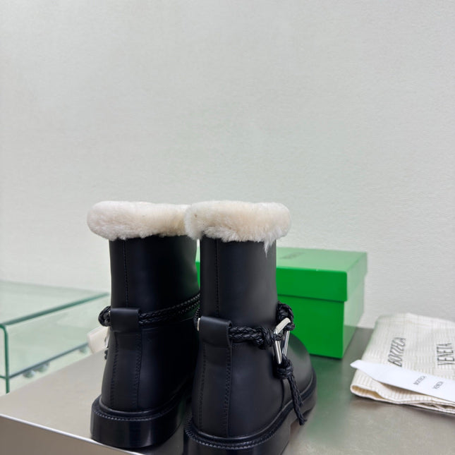 BOTTEGA VENETA 26S FUR-LINED BOOTS IN BLACK CALFSKIN AND WHITE WOOL