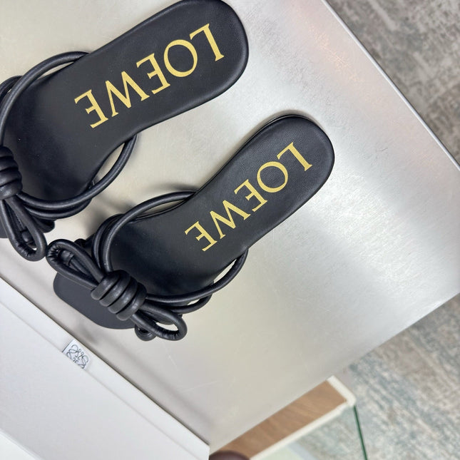 LOEWE 26S FLAMENCO KNOT SANDAL IN BLACK CALFSKIN