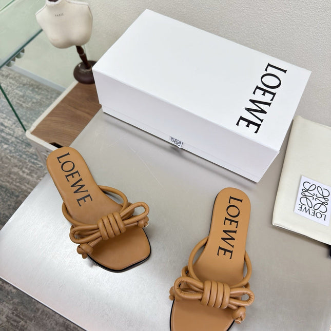 LOEWE 26S FLAMENCO KNOT SANDAL IN CAMEL BROWN CALFSKIN