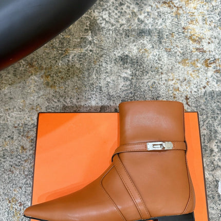 HM 26S FLAT ANKLE BOOTS IN COGNAC BROWN CALFSKIN 