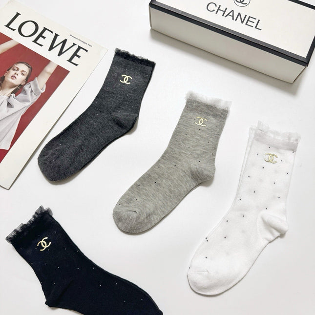 CHANEL 26S CREW SOCKS 400454 (1 BOX)