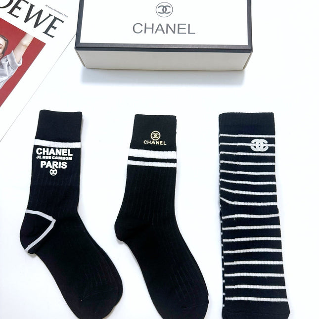 CHANEL 26S CREW SOCKS 412445 (1 BOX)