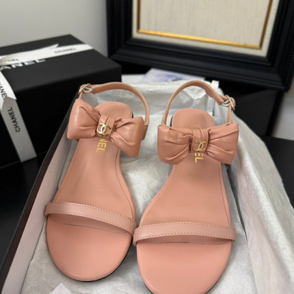 FLAT SANDALS IN PEACHY PINK CALFSKIN WITH BOW