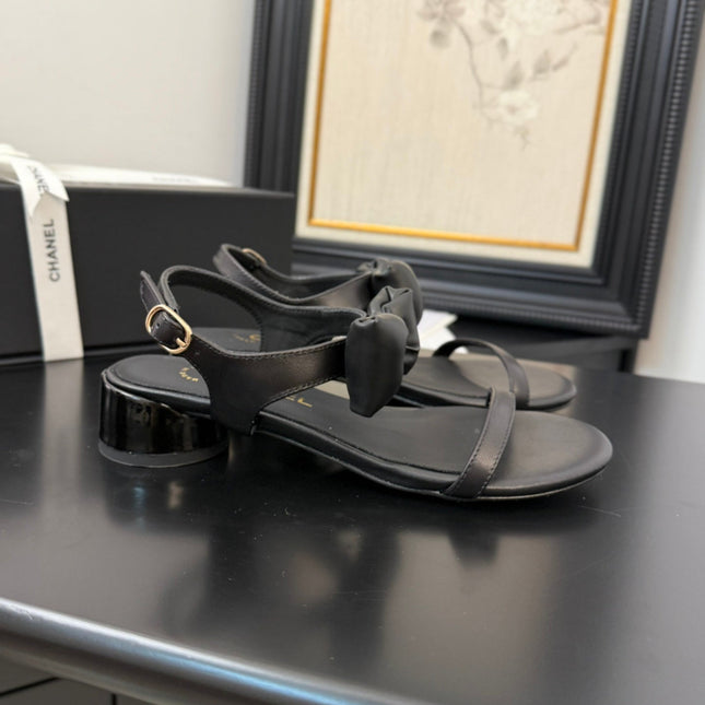 FLAT SANDALS IN BLACK CALFSKIN WITH BOW
