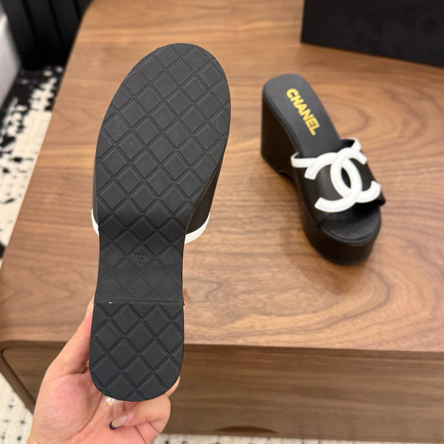 CHANEL 26S WEDGE SANDALS 95 MM IN BLACK CALFSKIN