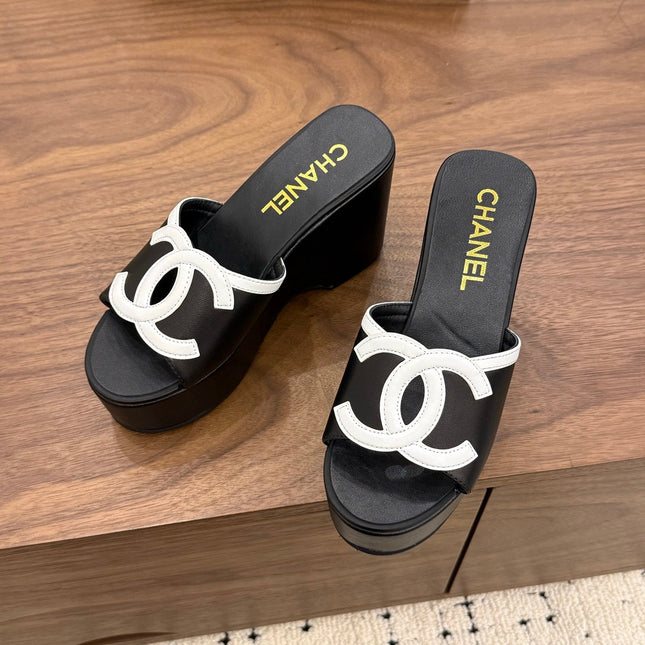 CHANEL 26S WEDGE SANDALS 95 MM IN BLACK CALFSKIN