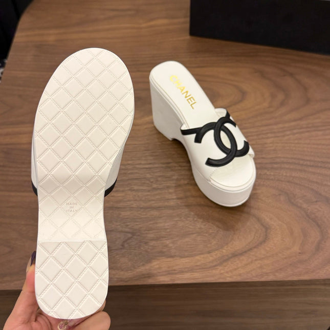 CHANEL 26S WEDGE SANDALS 95 MM IN WHITE CALFSKIN